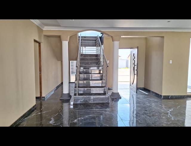 6 BEDROOM HOUSE FOR SALE IN RIVERSDALE